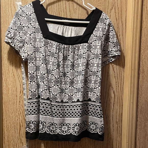 Croft & Barrow Black and White Patterned Blouse - Picture 1 of 7